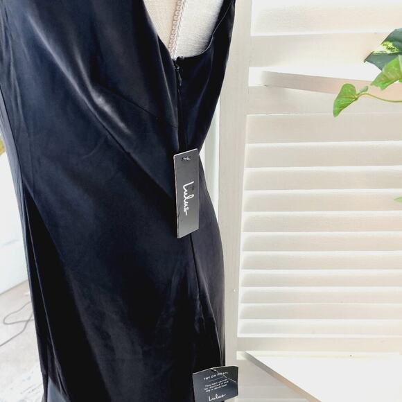 LULU'S NEW BLACK SILK LIKE DRESS (POLYESTER) V NECK SIZE MED - Picture 6 of 13